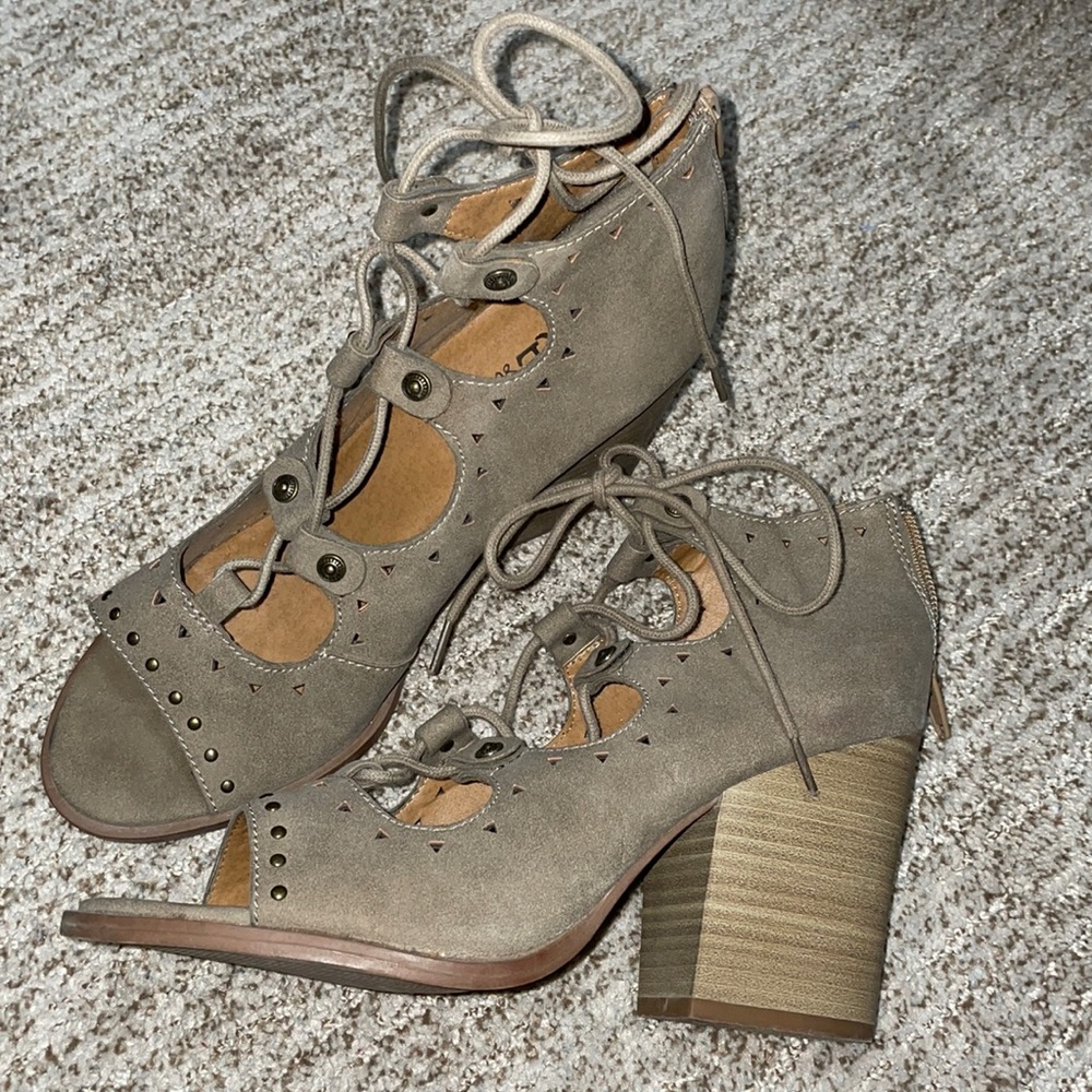 BKE Heels - Picture 2 of 3